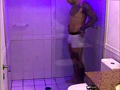 Fodemos com Tesão no Banheiro em um Encontro Intenso