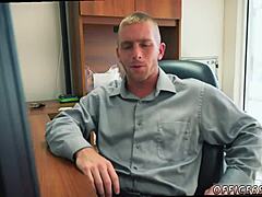 that emo boy getting pounded hard to please the boss 😏