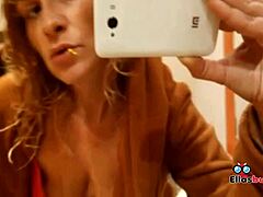 Rubia Cachonda En Baño Público Buscando Sexo