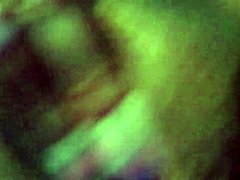 वह कंडोम के बिना अजनबी को काउगर्ल राइड करती है