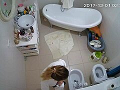 Smart shaved voyeur masturbation session 😊
