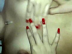 mi novio esta trabajando, su amigo me coge fuerte