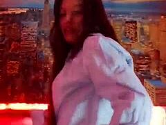 Watch me masturbate on cam while dancing perreo with Karol G and Alicia Keys!