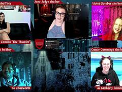 हॉर्नी गोथ डेस्क पर मॉन्स्टर रोलप्ले करती है!