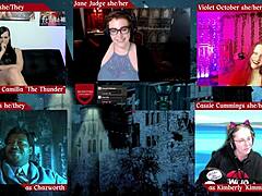 हॉर्नी गोथ डेस्क पर मॉन्स्टर रोलप्ले करती है!