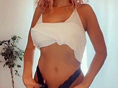 Amateur girl Yuniferpink reveals her big tits and ass in a striptease
