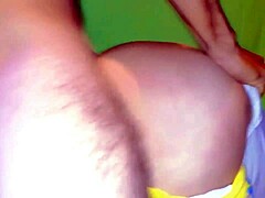 joven vecina pide azúcar y recibe culo lleno de leche