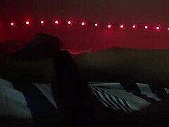 Video viral: hermanastra sneaks into the room for action