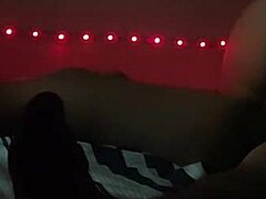 Video viral: hermanastra sneaks into the room for action