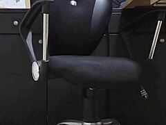 गे मास्टर नायलॉन सी थ्रू में सॉक्स और फीट वर्शिप करता है।