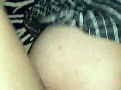 Mi chapina culona me calienta, estaba en sus días, pensé que no la tocaría, pero pasó... ¿Te atreves a ver?