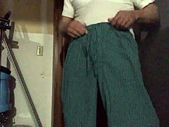 just a quick gay rub for fun