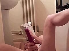 मास्क्ड सेल्फ-ट्रेनिंग सेशन में फीमेल स्लेव