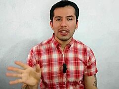 supervisor casado de la maquiladora penetra a pelo a su empleado en los ba�os en el turno nocturno relato sexual