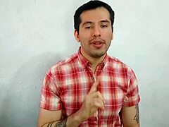 supervisor casado de la maquiladora penetra a pelo a su empleado en los ba�os en el turno nocturno relato sexual