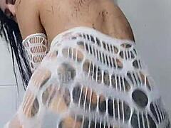 morena tatuada dan�ando funk!