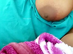 Sexy Indian Bhabhi Shows Off Her Boobs!