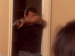 रेनी डियाज को डोगी स्टाइल में गहरा लेते हुए देखना चाहते हो?