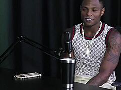 No começo ele não pensava em dinheiro, só queria comer as gostosas e a vontade de seus seguidores é ele fazer um filme gay