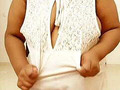 Chubby Indian Maid Flashes Her Big Boobs While Cleaning in Sexy Scene