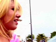 मैं हॉट 18+ बेब को नंगा करती हूं