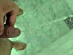 mijando gostoso no banho with brazilian flair