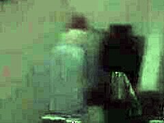 मेरी क्रिसमस बड़ी ब्लैक लंड गिफ्ट ले रही हूँ