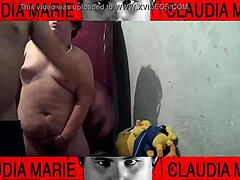 así es como le gusta que le coman el coño a la gorda.