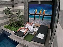 Maine teen 18+ cleaning lady ko apne private suite mein bulaaya, aur usne amazing blowjob di jab tak main uske muh mein nahi aa gaya 😏