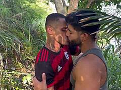 levei meu amigo gostoso pra trilha e exploramos juntos