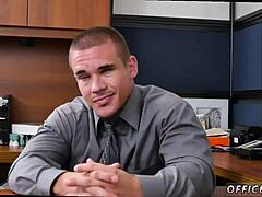 bodybuilder bareback gay sex first day at work 😈