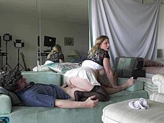 सौतेली बहन सौतेले भाई को वर्जिनिटी खोने में मदद करती है