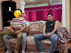 she escapes salon to play video games and lend her ass