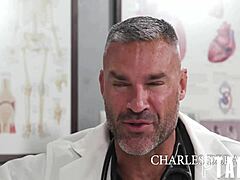 डॉक चार्ल्स डेरा और चेरी द्वारा हार्ड कक किया गया