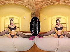 Solo Milf Cynthia Velons Uses Vibrator In Vr