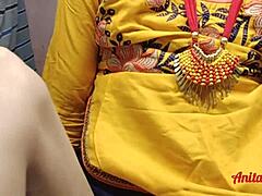 उत्तर भारतीय बेब पीले सलवार में ग्रुप सेशन में डॉगीस्टाइल चुदाई