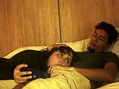 mi hermanastro mete su pene en mi boca mientras acostados sin piedad llena mi boquita de leche