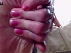 Feast your eyes on dawn sky's big booty at the party