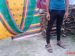 Desi Bhabi Handjob Outdoors Official Localsex31 Video!