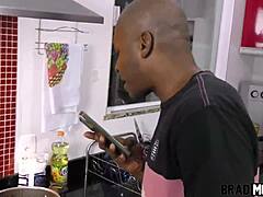 Romantic Date Ends in Wet Anal Fucking on Grass