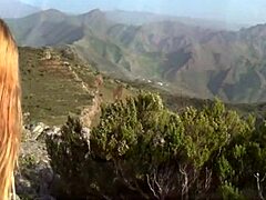 यार, मैंने एंजेलिका बेला और जो वुड के साथ हॉट देसी देसी तस्वीरों का गलत वर्णन कर दिया!