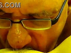 husband dives into spreading legs for cunnilingus!