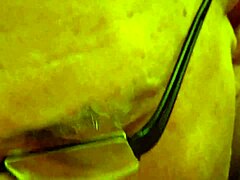 husband dives into spreading legs for cunnilingus!