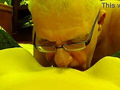 husband dives into spreading legs for cunnilingus!