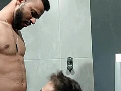 O Cara Ficou Me Olhando Durante O Treino Levei Ele Pro Banheiro E Coloquei Para Mamar