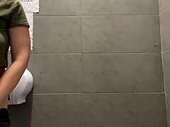 i can’t get over this extreme fingering close-up with anal plug in her big ass