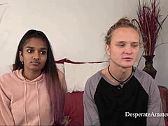 डेस्परेट एमेचर बेब्स बेडरूम थ्रीसम में हार्ड पाउंडिंग लेती हैं