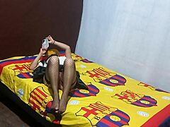 encontre a mi madrastra tocandose, ¿me ayudas a completar el video porno?