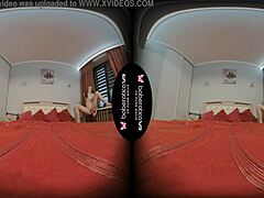 अतीशा वीआर में सोलो मस्तर्बेट करती है