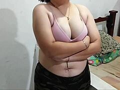 Me Pide Que Use Su Coño Antes De Bañarse Y Que Me Corra En Su Coño